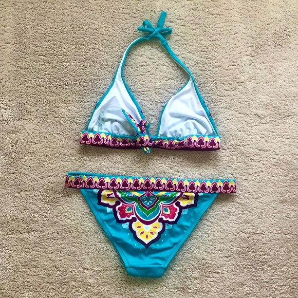 Victoria’s Secret bikini - Picture 2 of 5